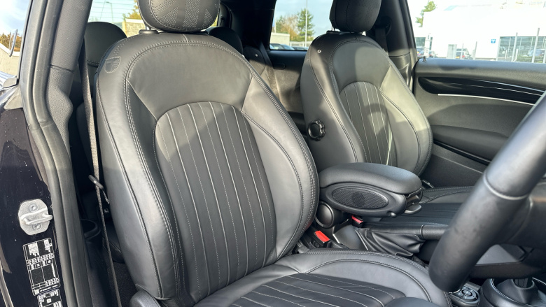 MINI Hatchback 1.5 Cooper Exclusive Premium 3dr Auto Petrol Hatchback